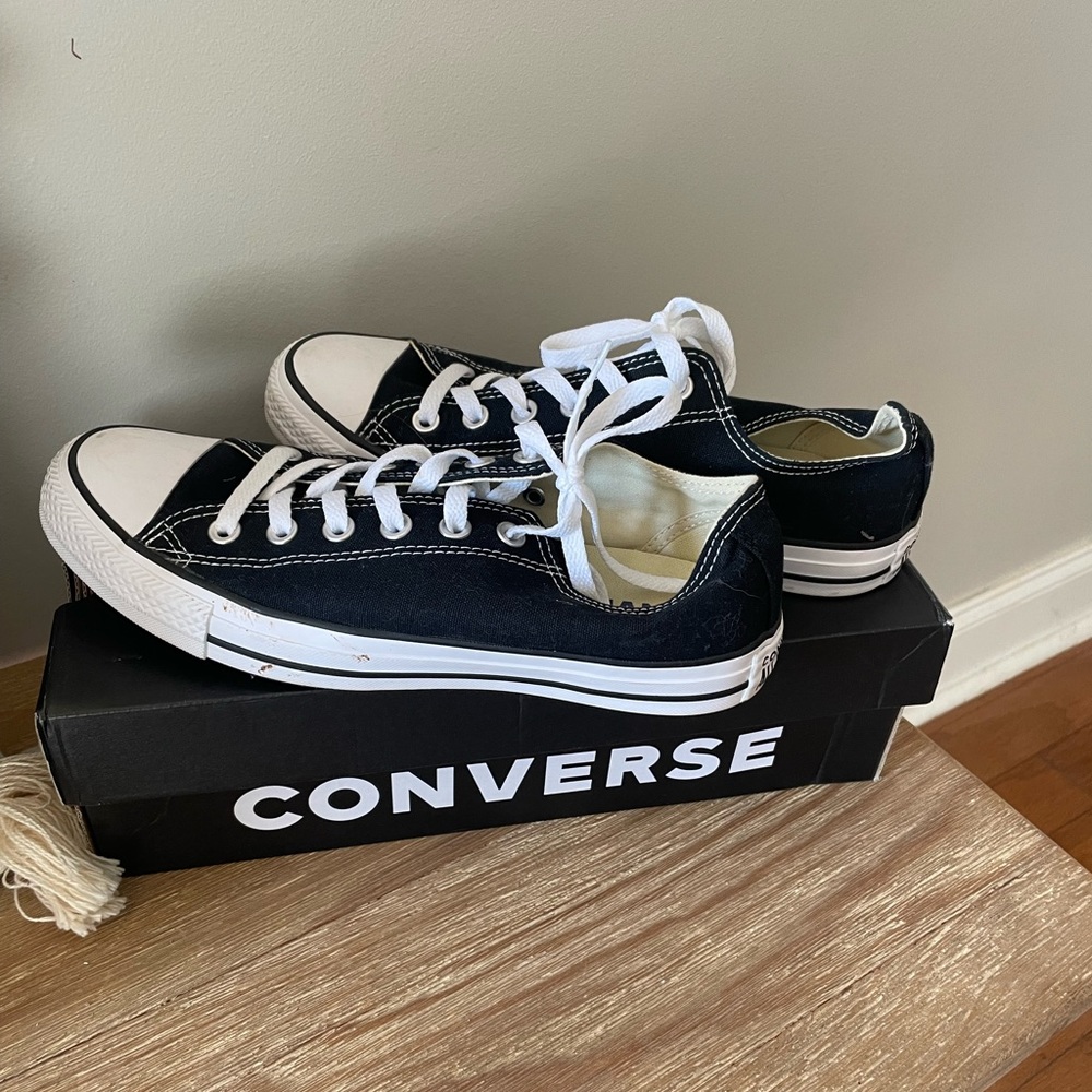 Like new Converse tennis shoes